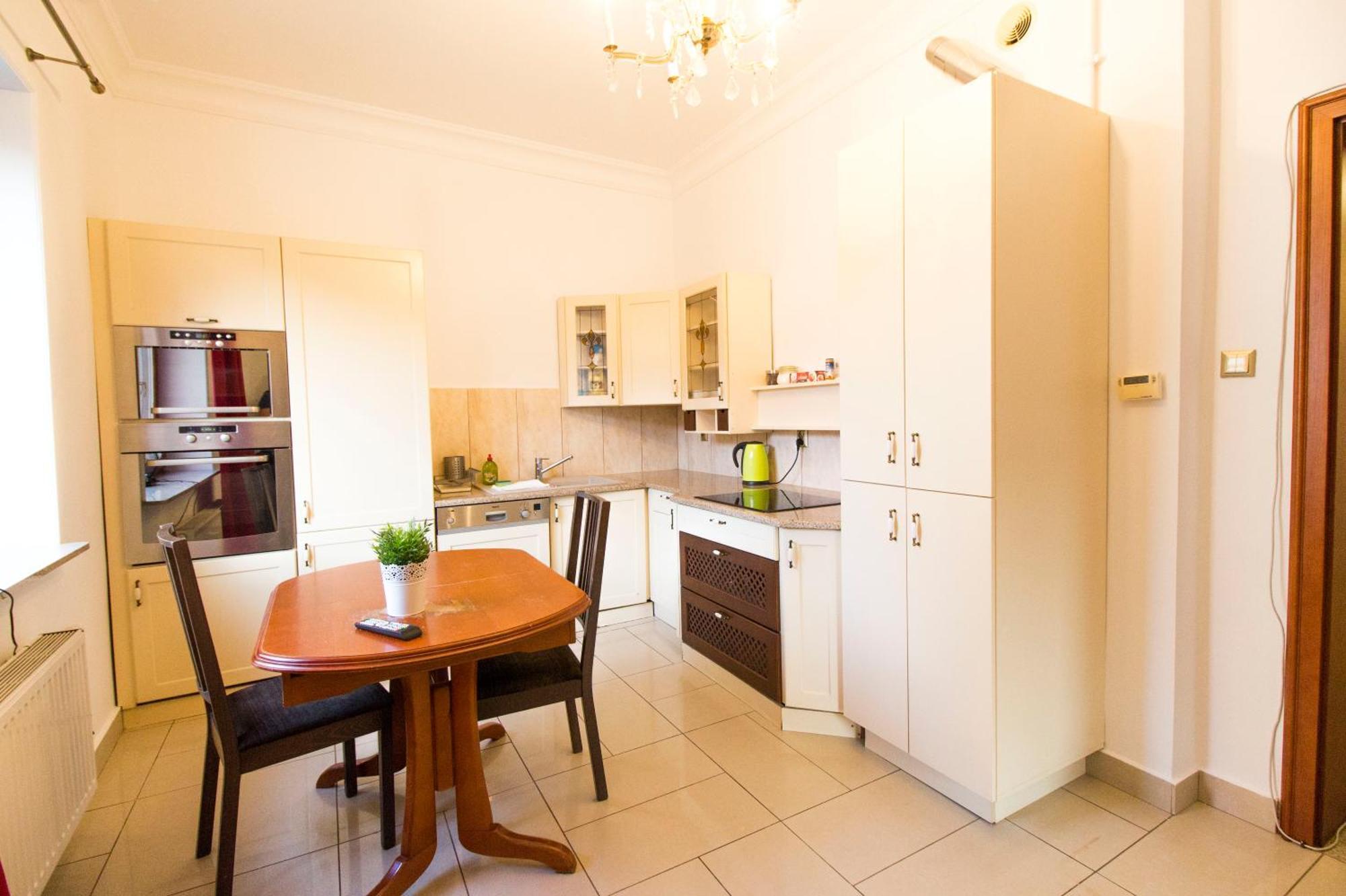 Happy Estate - Old Town Apartment *